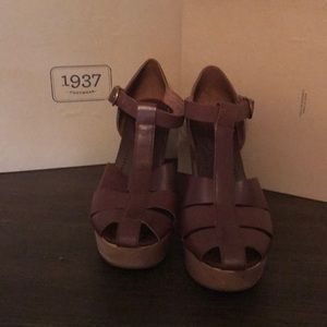 Madewell Leather Fisherman Wood Heel